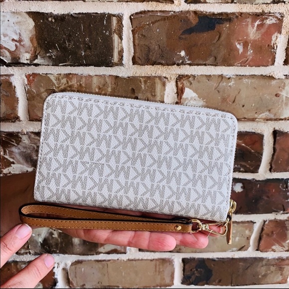 OFFERS? NEW Michael Kors LG Phone Case Wallet-Vanilla - Picture 2 of 5